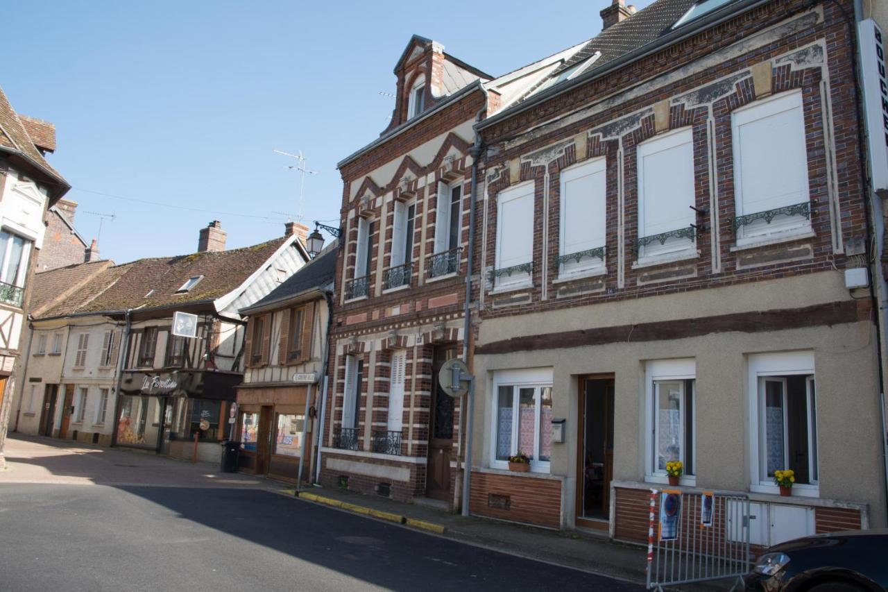 Damville Centre Bagian luar foto